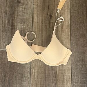 SKIMS Fits Everybody Scoop Plunge bra